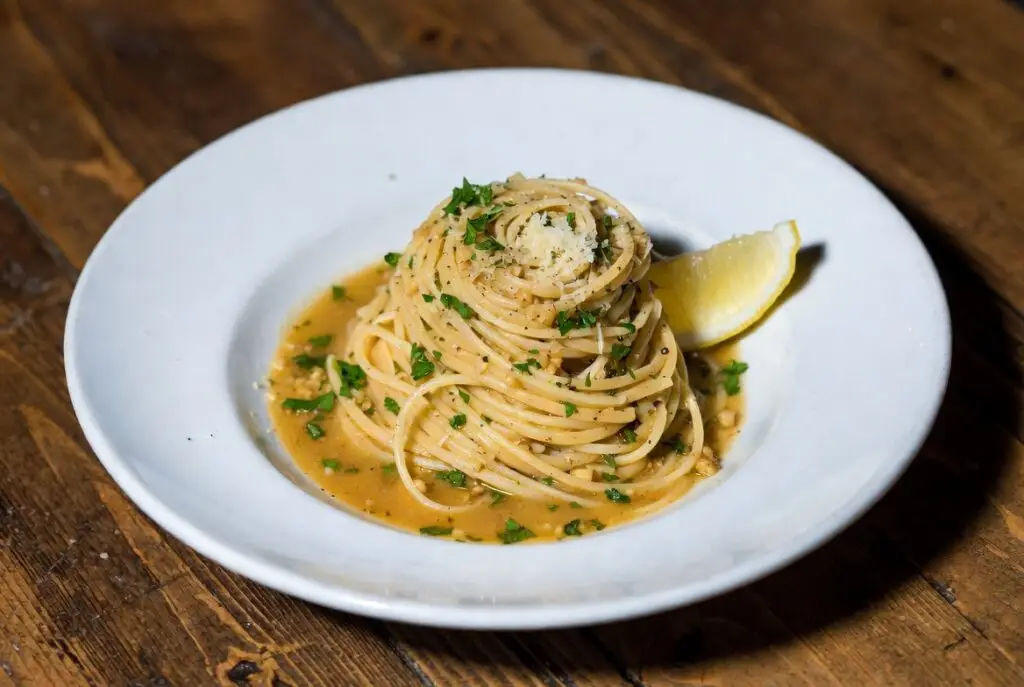 Linguine with Garlic Butter